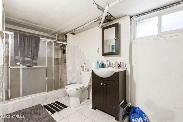 1206 S 10th Ave, Yakima, WA 98902