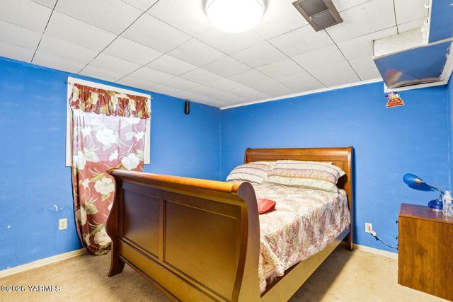 1206 S 10th Ave, Yakima, WA 98902