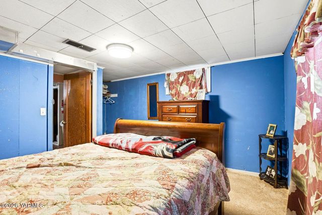 1206 S 10th Ave, Yakima, WA 98902