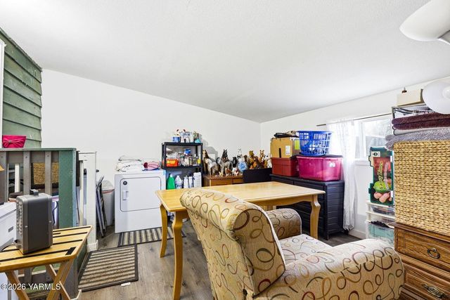 1206 S 10th Ave, Yakima, WA 98902