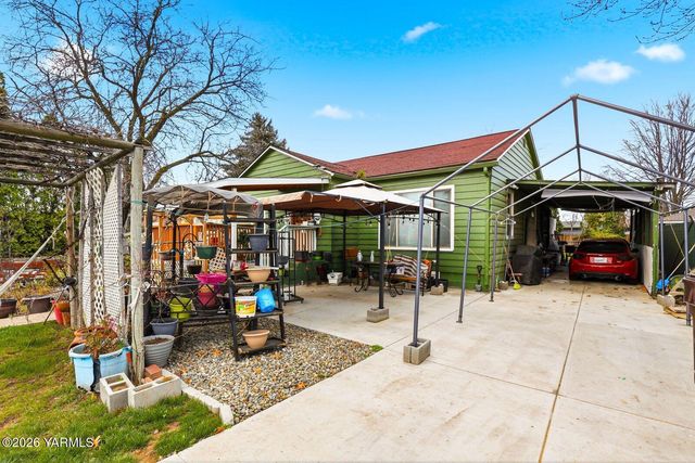 1206 S 10th Ave, Yakima, WA 98902