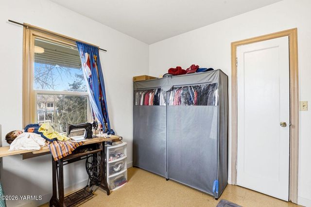 1206 S 10th Ave, Yakima, WA 98902