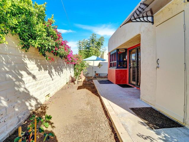 525 S Thornhill Road, Palm Springs, CA 92264