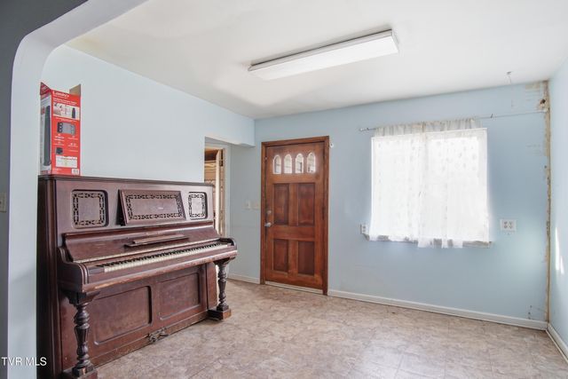 380 Oak Grove Road, Gray, TN 37615