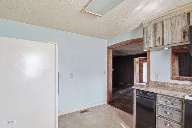 380 Oak Grove Road, Gray, TN 37615