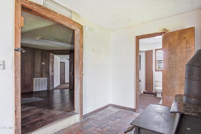 380 Oak Grove Road, Gray, TN 37615