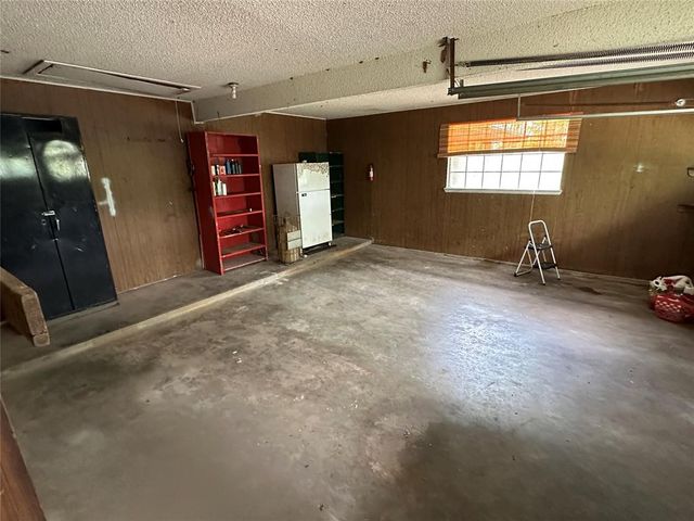 2 Lakewood Drive, Mcloud, OK 74851