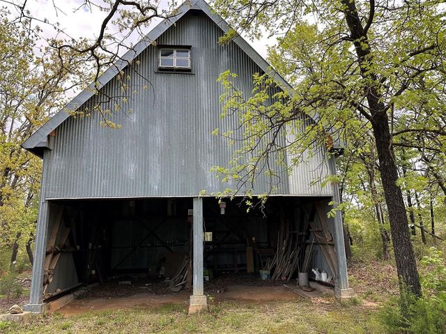 2 Lakewood Drive, Mcloud, OK 74851