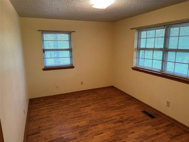 2 Lakewood Drive, Mcloud, OK 74851