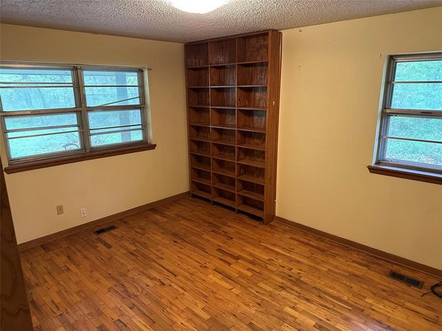 2 Lakewood Drive, Mcloud, OK 74851