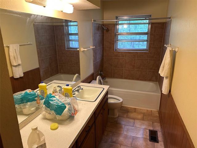 2 Lakewood Drive, Mcloud, OK 74851