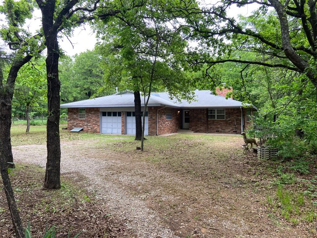 2 Lakewood Drive, Mcloud, OK 74851