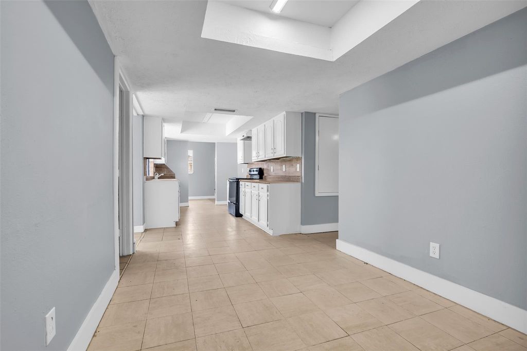 Image 17 of property listing at 15603 Mira Monte Drive, Houston, TX 77083