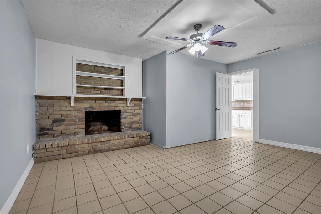 Image 18 of property listing at 15603 Mira Monte Drive, Houston, TX 77083