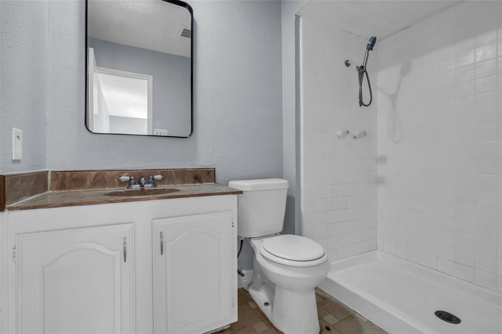 Image 20 of property listing at 15603 Mira Monte Drive, Houston, TX 77083