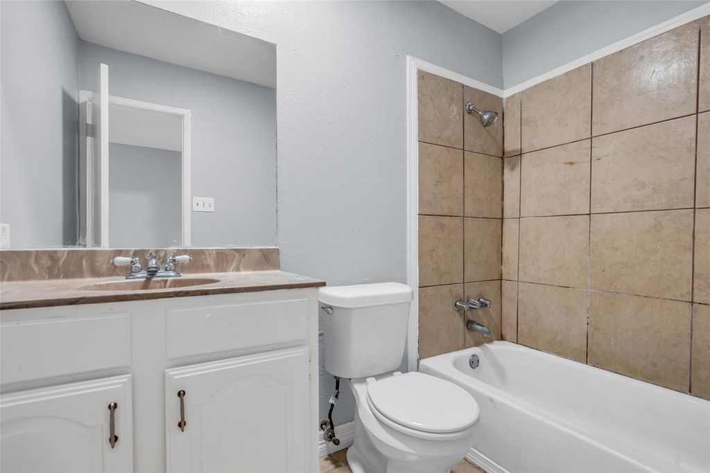 Image 24 of property listing at 15603 Mira Monte Drive, Houston, TX 77083