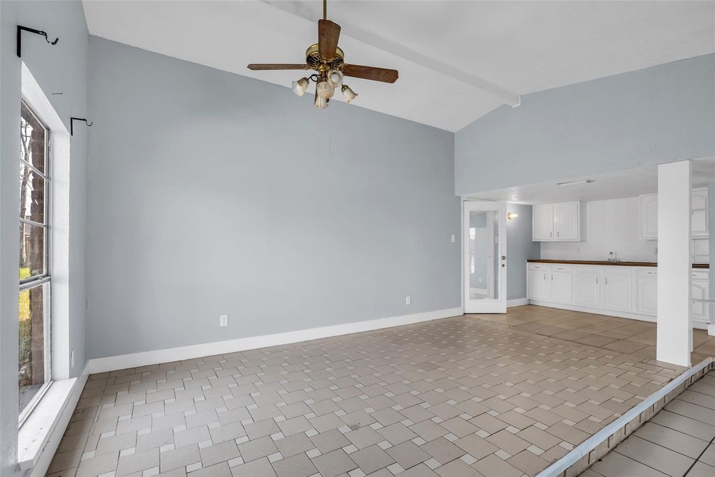 Image 4 of property listing at 15603 Mira Monte Drive, Houston, TX 77083