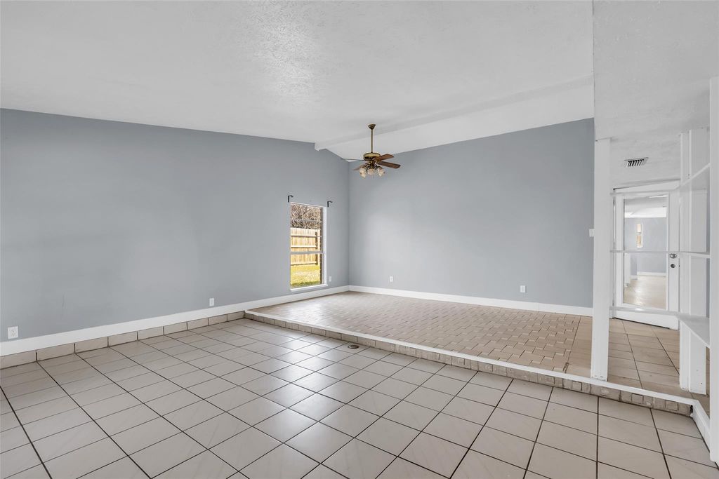 Image 7 of property listing at 15603 Mira Monte Drive, Houston, TX 77083