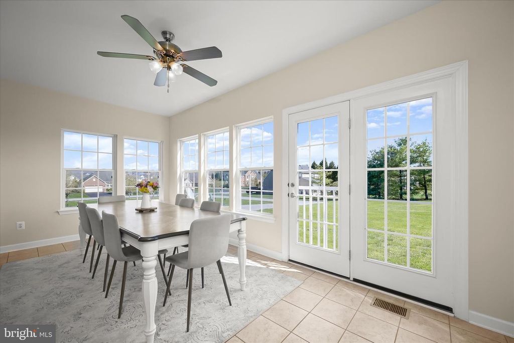 Image 26 of property listing at 10138 ROULETTE DR, Hagerstown, MD 21740