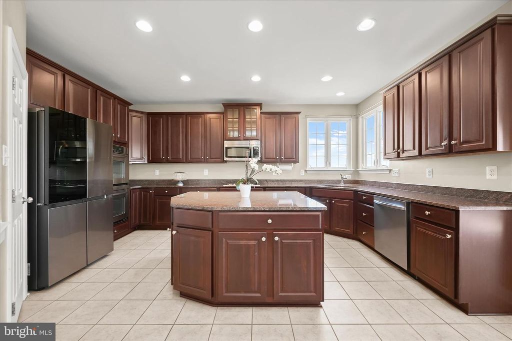 Image 3 of property listing at 10138 ROULETTE DR, Hagerstown, MD 21740