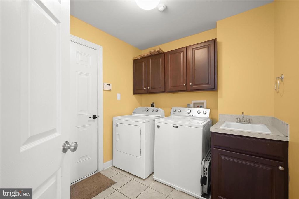 Image 38 of property listing at 10138 ROULETTE DR, Hagerstown, MD 21740