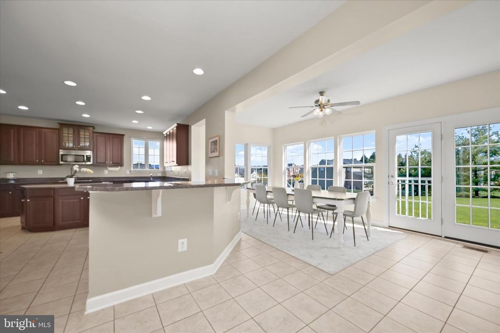 Image 4 of property listing at 10138 ROULETTE DR, Hagerstown, MD 21740