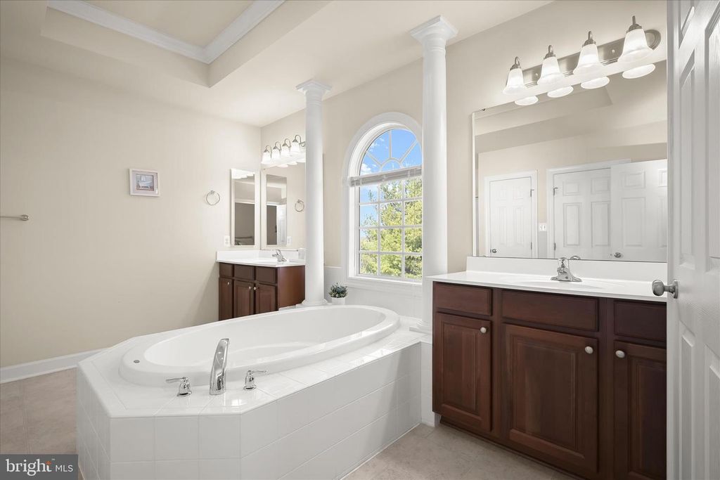 Image 46 of property listing at 10138 ROULETTE DR, Hagerstown, MD 21740