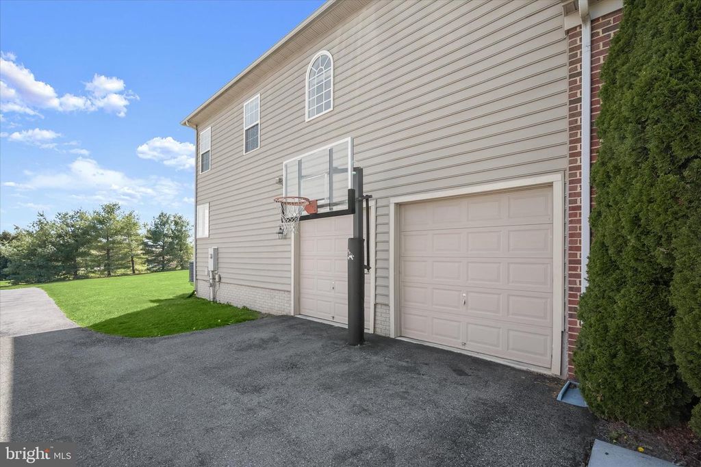 Image 75 of property listing at 10138 ROULETTE DR, Hagerstown, MD 21740