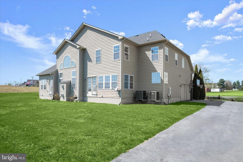 Image 76 of property listing at 10138 ROULETTE DR, Hagerstown, MD 21740