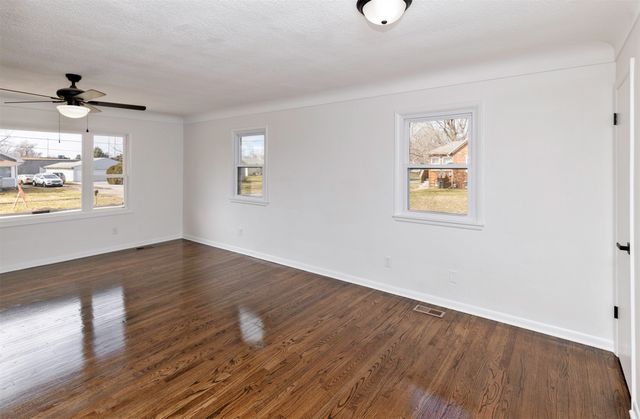 2419 E 23rd Street, Des Moines, IA 50317