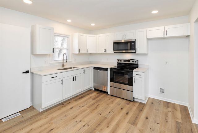 2419 E 23rd Street, Des Moines, IA 50317