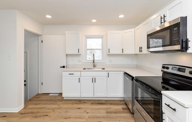 2419 E 23rd Street, Des Moines, IA 50317