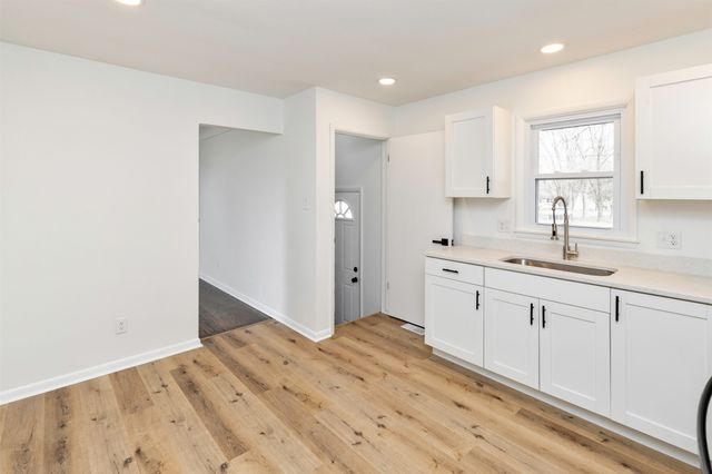 2419 E 23rd Street, Des Moines, IA 50317