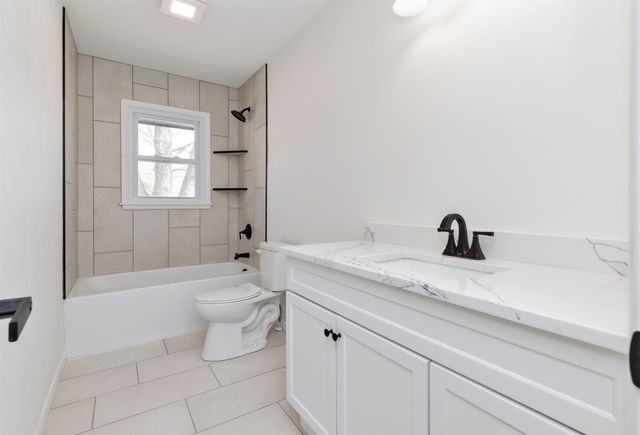 2419 E 23rd Street, Des Moines, IA 50317