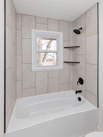 2419 E 23rd Street, Des Moines, IA 50317