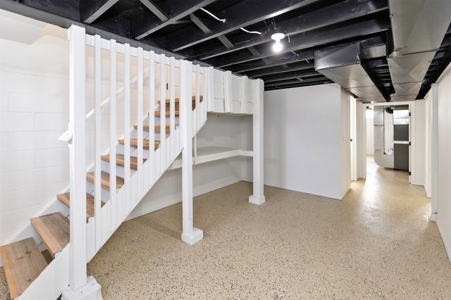 2419 E 23rd Street, Des Moines, IA 50317