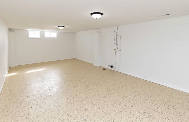 2419 E 23rd Street, Des Moines, IA 50317