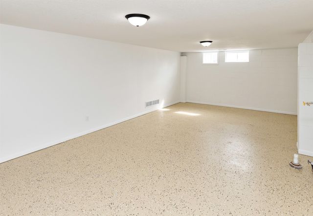 2419 E 23rd Street, Des Moines, IA 50317