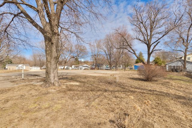 2419 E 23rd Street, Des Moines, IA 50317