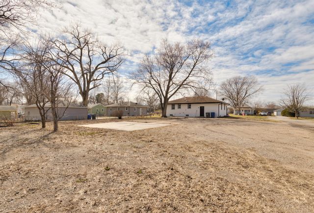 2419 E 23rd Street, Des Moines, IA 50317