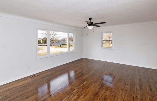 2419 E 23rd Street, Des Moines, IA 50317