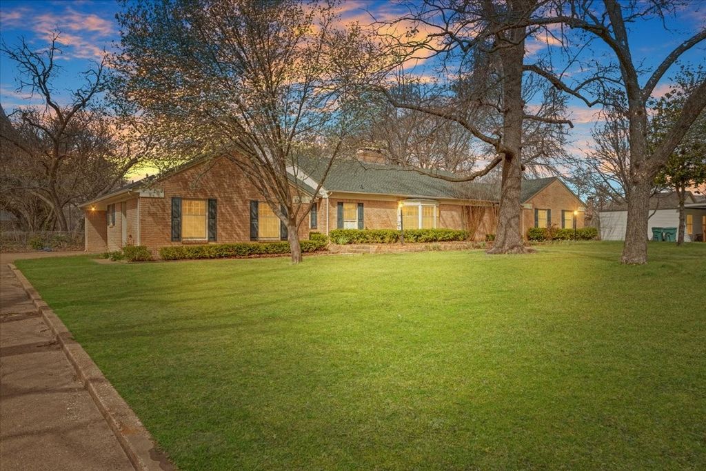 213 W Scott Street, Sherman, TX 75092