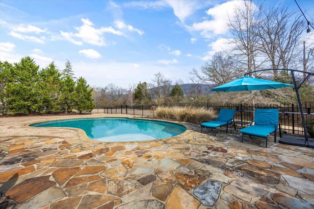 2 Mcmullen Lane, Gurley, AL 35748