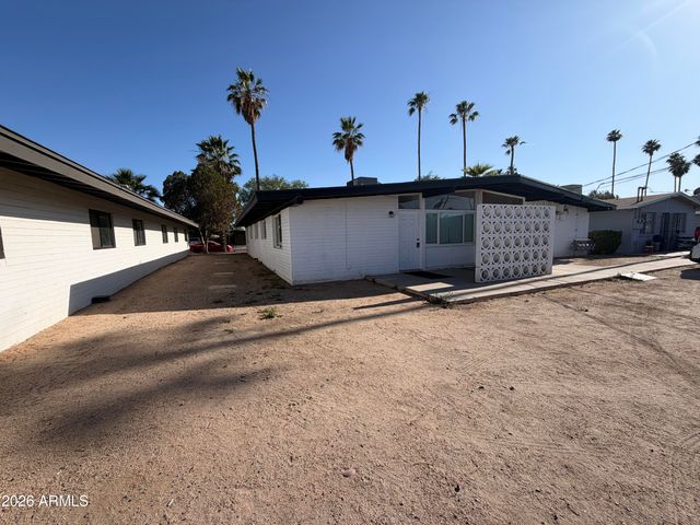 6708 E EARLL Drive, Scottsdale, AZ 85251