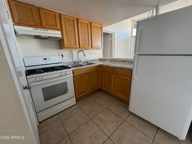 6708 E EARLL Drive, Scottsdale, AZ 85251