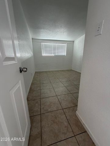 6708 E EARLL Drive, Scottsdale, AZ 85251