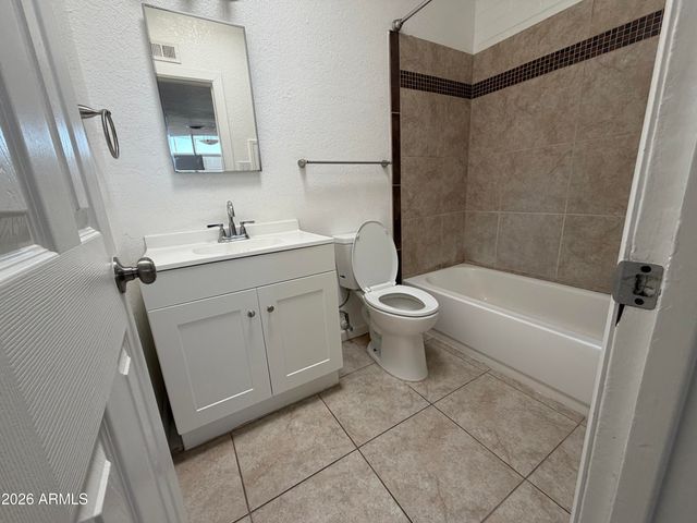 6708 E EARLL Drive, Scottsdale, AZ 85251