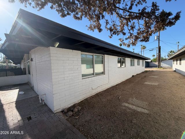 6708 E EARLL Drive, Scottsdale, AZ 85251