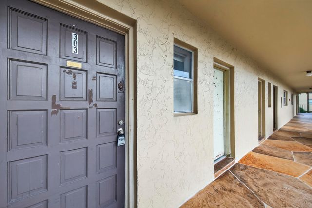 6301 N Falls Cir Drive 303, Lauderhill, FL 33319