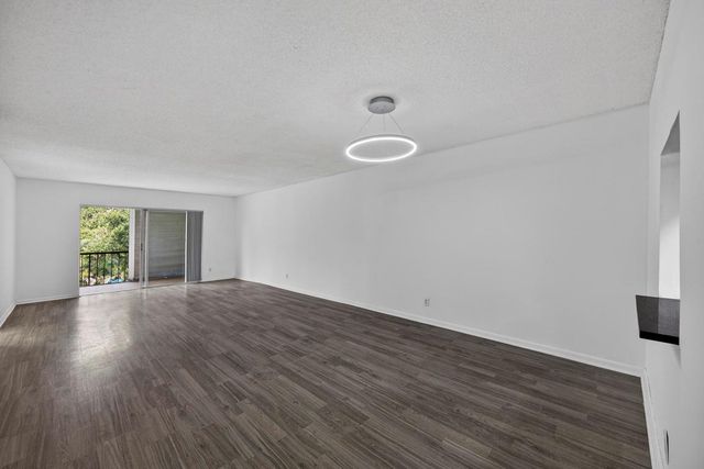 6301 N Falls Cir Drive 303, Lauderhill, FL 33319